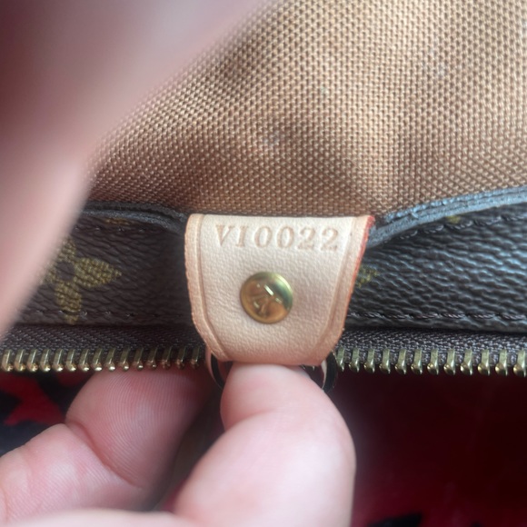 Authentic LOUIS VUITTOn cabas pm - Picture 9 of 16